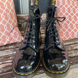🌸SOLD🌸  Dr. Martens Patent Leather Lace Up Boots Size 11